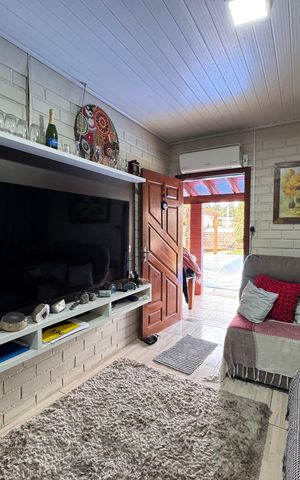 Casa à venda com 150m², 2 quartos e 3 vagas Casa à venda com 150m², 2 quartos e 3 vagasSala