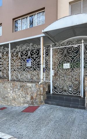 Apartamento à venda com 102m², 2 quartos e 2 vagasFachada + plaquinha