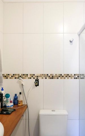 Apartamento à venda com 102m², 2 quartos e 2 vagasBanheiro da suíte
