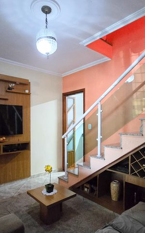 Casa à venda com 159m², 4 quartos e 2 vagas Casa à venda com 159m², 4 quartos e 2 vagasSala