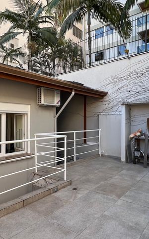 Casa à venda com 160m², 3 quartos e 3 vagas Casa à venda com 160m², 3 quartos e 3 vagasTerraço