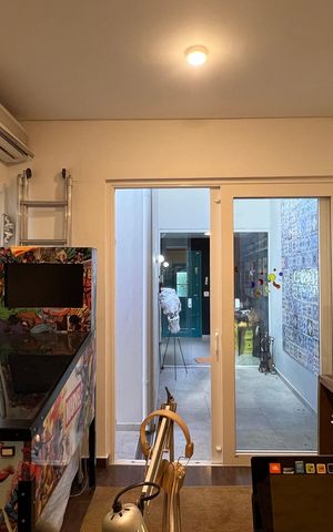 Casa à venda com 160m², 3 quartos e 3 vagas Casa à venda com 160m², 3 quartos e 3 vagasEdícula