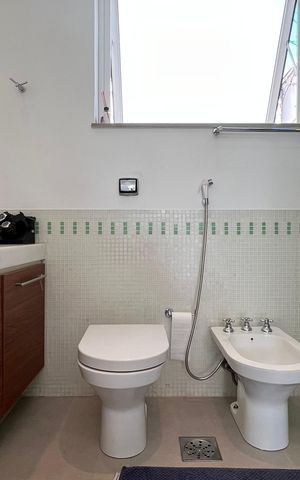 Casa à venda com 160m², 3 quartos e 3 vagas Casa à venda com 160m², 3 quartos e 3 vagasBanheiro da Suíte 1