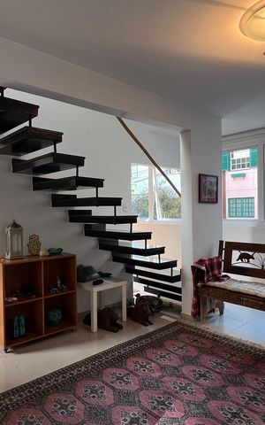 Casa à venda com 160m², 3 quartos e 3 vagas Casa à venda com 160m², 3 quartos e 3 vagasSala