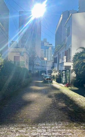 Casa à venda com 160m², 3 quartos e 3 vagas Casa à venda com 160m², 3 quartos e 3 vagasVila