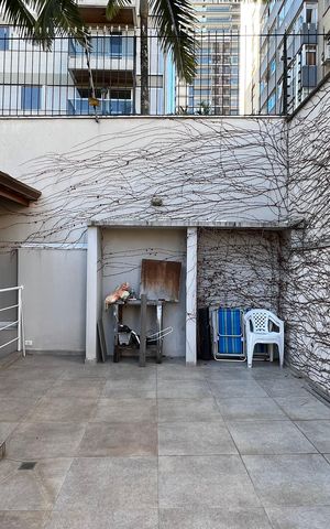 Casa à venda com 160m², 3 quartos e 3 vagas Casa à venda com 160m², 3 quartos e 3 vagasTerraço