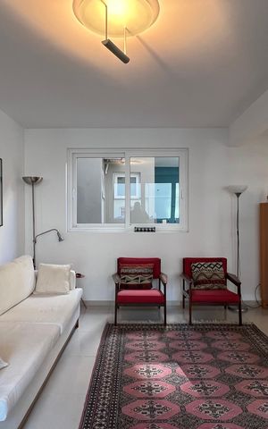 Casa à venda com 160m², 3 quartos e 3 vagas Casa à venda com 160m², 3 quartos e 3 vagasSala