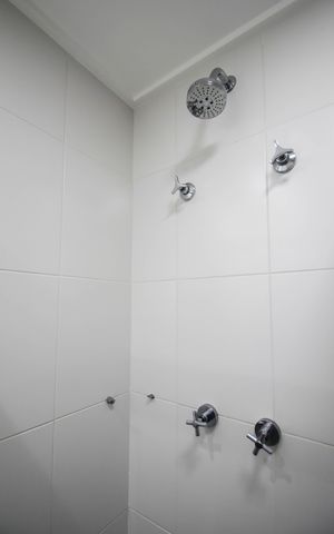 Apartamento à venda com 68m², 2 quartos e 1 vaga Apartamento à venda com 68m², 2 quartos e 1 vagaBanheiro