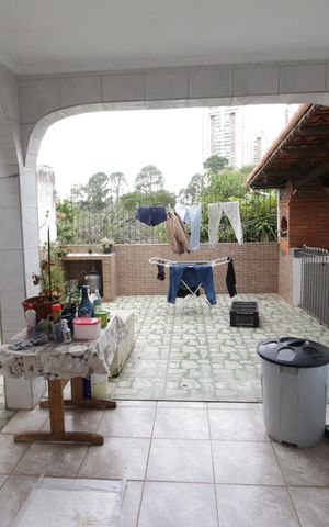 Casa à venda com 121m², 4 quartos e 5 vagasÁrea de Serviço
