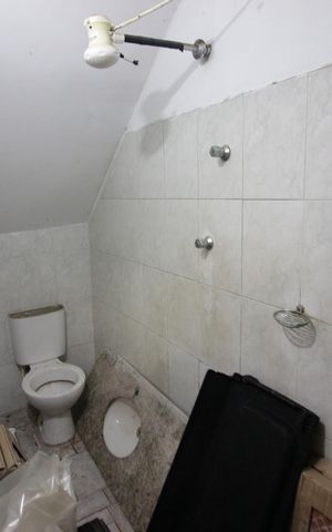 Casa à venda com 121m², 4 quartos e 5 vagasBanheiro externo