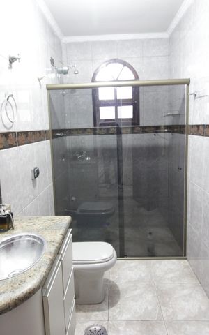 Casa à venda com 121m², 4 quartos e 5 vagasBanheiro