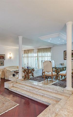 Casa de condomínio à venda com 300m², 4 quartos e 4 vagas