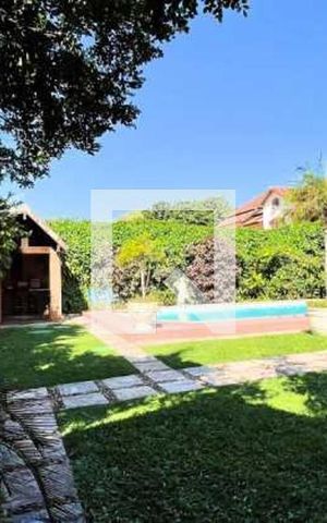 Casa de condomínio à venda com 385m², 5 quartos e 4 vagas Casa de condomínio à venda com 385m², 5 quartos e 4 vagasÁrea Externa