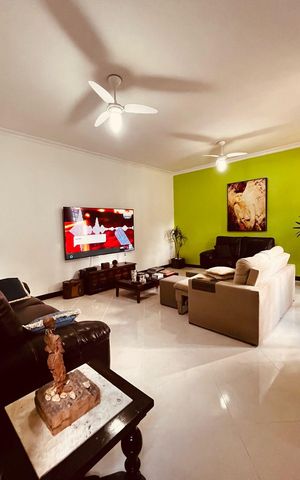 Casa de condomínio à venda com 385m², 5 quartos e 4 vagas Casa de condomínio à venda com 385m², 5 quartos e 4 vagasQuarto 4