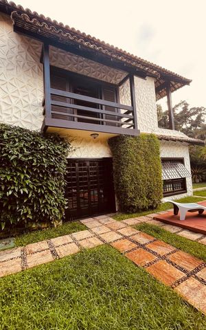 Casa de condomínio à venda com 385m², 5 quartos e 4 vagas Casa de condomínio à venda com 385m², 5 quartos e 4 vagasÁrea Externa