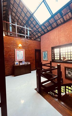 Casa de condomínio à venda com 385m², 5 quartos e 4 vagas Casa de condomínio à venda com 385m², 5 quartos e 4 vagasAcesso