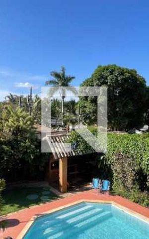 Casa de condomínio à venda com 385m², 5 quartos e 4 vagas Casa de condomínio à venda com 385m², 5 quartos e 4 vagasÁrea Externa
