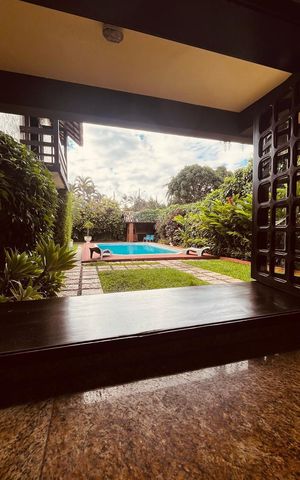 Casa de condomínio à venda com 385m², 5 quartos e 4 vagas Casa de condomínio à venda com 385m², 5 quartos e 4 vagasÁrea Externa