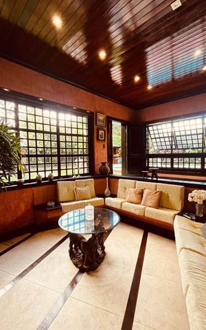 Casa de condomínio à venda com 385m², 5 quartos e 4 vagas Casa de condomínio à venda com 385m², 5 quartos e 4 vagasSala