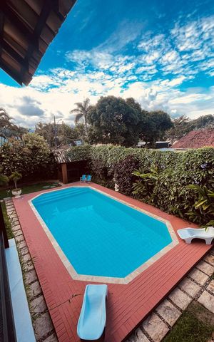Casa de condomínio à venda com 385m², 5 quartos e 4 vagas Casa de condomínio à venda com 385m², 5 quartos e 4 vagasÁrea Externa