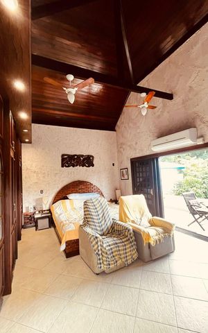 Casa de condomínio à venda com 385m², 5 quartos e 4 vagas Casa de condomínio à venda com 385m², 5 quartos e 4 vagasQuarto 1