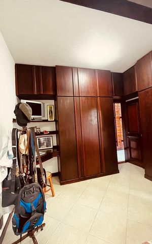 Casa de condomínio à venda com 385m², 5 quartos e 4 vagas Casa de condomínio à venda com 385m², 5 quartos e 4 vagasQuarto 3