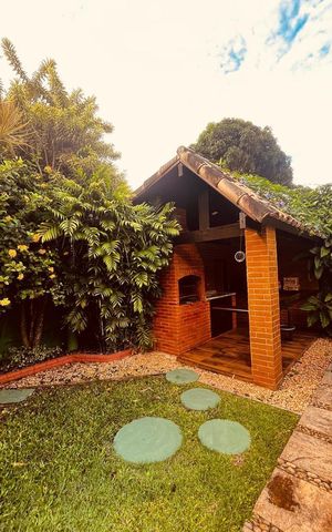 Casa de condomínio à venda com 385m², 5 quartos e 4 vagas Casa de condomínio à venda com 385m², 5 quartos e 4 vagasÁrea Externa