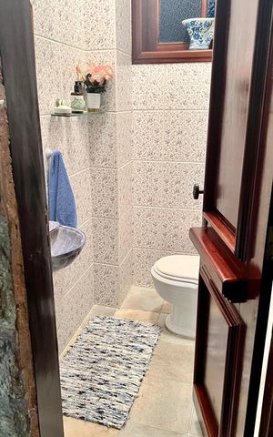 Casa de condomínio à venda com 385m², 5 quartos e 4 vagas Casa de condomínio à venda com 385m², 5 quartos e 4 vagasBanheiro 5