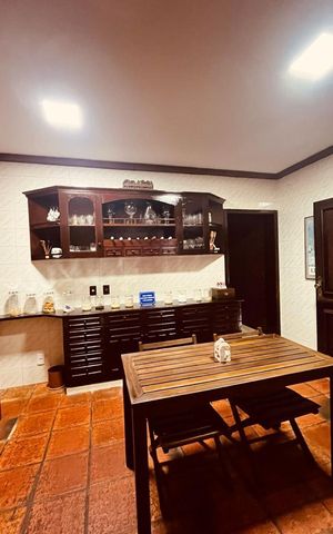 Casa de condomínio à venda com 385m², 5 quartos e 4 vagas Casa de condomínio à venda com 385m², 5 quartos e 4 vagasCozinha