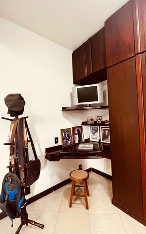 Casa de condomínio à venda com 385m², 5 quartos e 4 vagas Casa de condomínio à venda com 385m², 5 quartos e 4 vagasQuarto 3