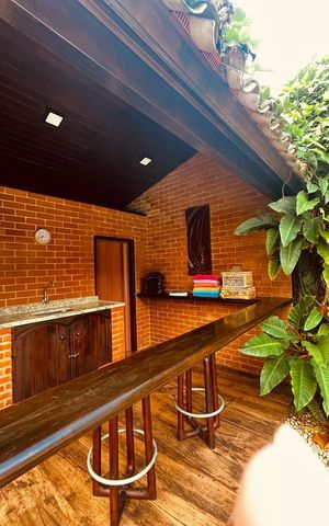 Casa de condomínio à venda com 385m², 5 quartos e 4 vagas Casa de condomínio à venda com 385m², 5 quartos e 4 vagasÁrea Externa