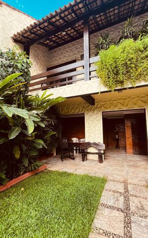 Casa de condomínio à venda com 385m², 5 quartos e 4 vagas Casa de condomínio à venda com 385m², 5 quartos e 4 vagasÁrea Externa