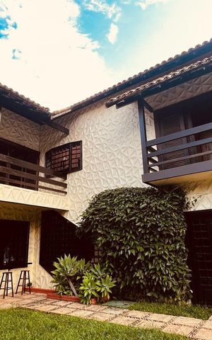 Casa de condomínio à venda com 385m², 5 quartos e 4 vagas Casa de condomínio à venda com 385m², 5 quartos e 4 vagasÁrea Externa