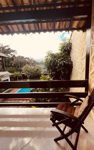 Casa de condomínio à venda com 385m², 5 quartos e 4 vagas Casa de condomínio à venda com 385m², 5 quartos e 4 vagasVaranda