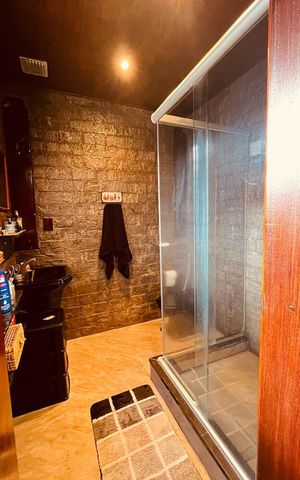 Casa de condomínio à venda com 385m², 5 quartos e 4 vagas Casa de condomínio à venda com 385m², 5 quartos e 4 vagasBanheiro 3