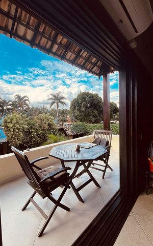 Casa de condomínio à venda com 385m², 5 quartos e 4 vagas Casa de condomínio à venda com 385m², 5 quartos e 4 vagasVaranda