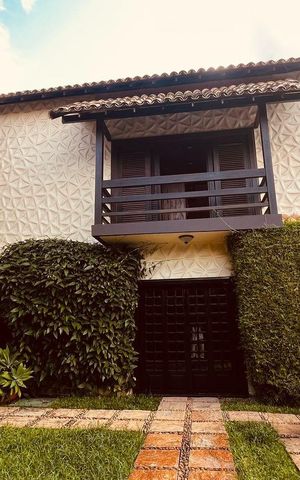 Casa de condomínio à venda com 385m², 5 quartos e 4 vagas Casa de condomínio à venda com 385m², 5 quartos e 4 vagasÁrea Externa
