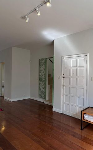 Casa para alugar com 150m², 4 quartos e 2 vagas Casa para alugar com 150m², 4 quartos e 2 vagasSala