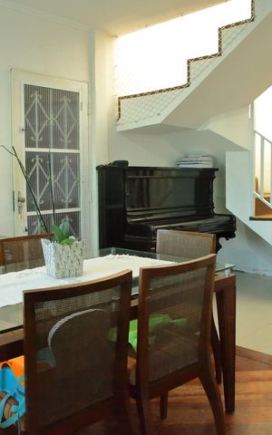 Casa à venda com 179m², 4 quartos e 2 vagasSala