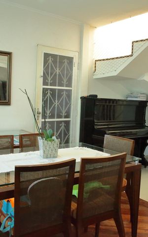 Casa à venda com 179m², 4 quartos e 2 vagasSala