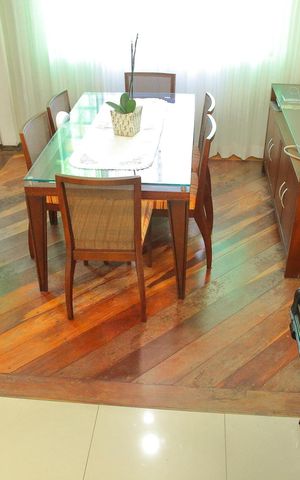 Casa à venda com 179m², 4 quartos e 2 vagasSala