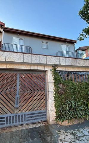 Casa à venda com 179m², 4 quartos e 2 vagasFachada