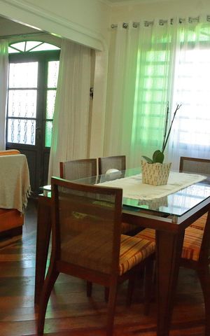 Casa à venda com 179m², 4 quartos e 2 vagasSala