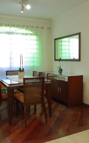 Casa à venda com 179m², 4 quartos e 2 vagasSala