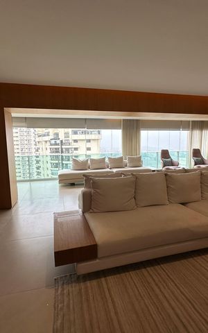 Apartamento à venda com 215m², 3 quartos e 3 vagas Apartamento à venda com 215m², 3 quartos e 3 vagasSala