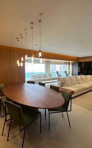 Apartamento à venda com 215m², 3 quartos e 3 vagas Apartamento à venda com 215m², 3 quartos e 3 vagasSala de Jantar