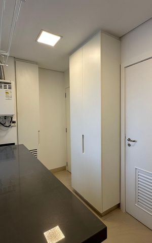 Apartamento à venda com 215m², 3 quartos e 3 vagas Apartamento à venda com 215m², 3 quartos e 3 vagasÁrea de Serviço