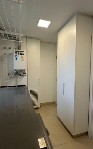 Apartamento à venda com 215m², 3 quartos e 3 vagas Apartamento à venda com 215m², 3 quartos e 3 vagasÁrea de Serviço