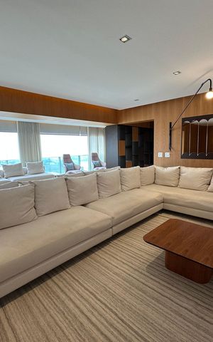 Apartamento à venda com 215m², 3 quartos e 3 vagas Apartamento à venda com 215m², 3 quartos e 3 vagasSala