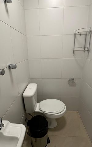 Apartamento à venda com 215m², 3 quartos e 3 vagas Apartamento à venda com 215m², 3 quartos e 3 vagasBanheiro de serviço